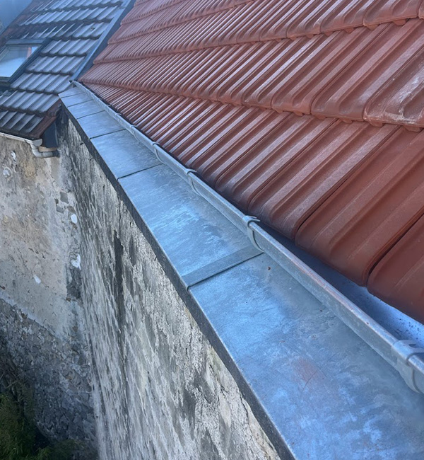 Maintenance de gouttière en zinc et en PVC à Nanterre (92000) dans les Hauts-de-Seine (92)